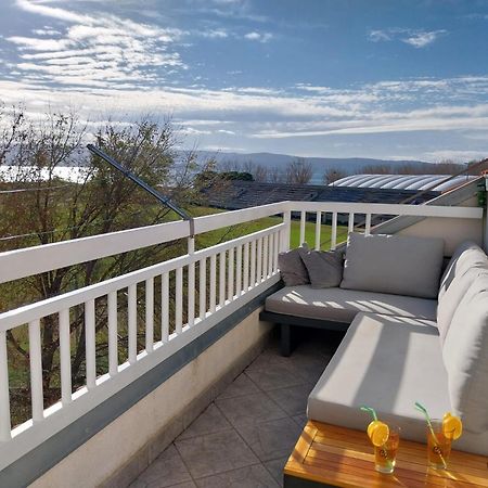 Seaview Apartment Омиш Экстерьер фото