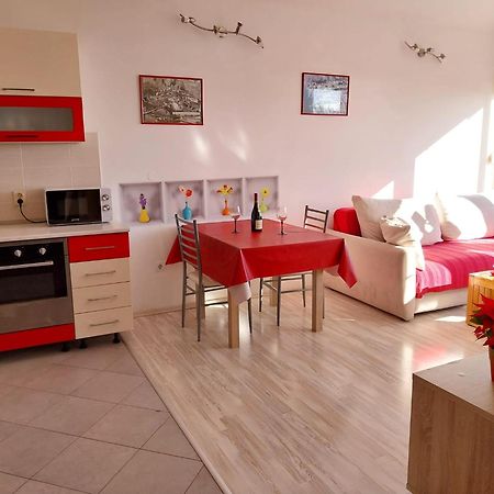 Seaview Apartment Омиш Экстерьер фото