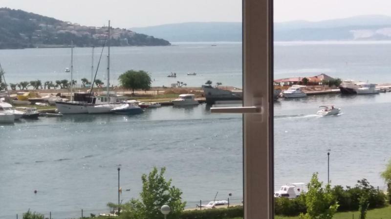 Seaview Apartment Омиш Экстерьер фото