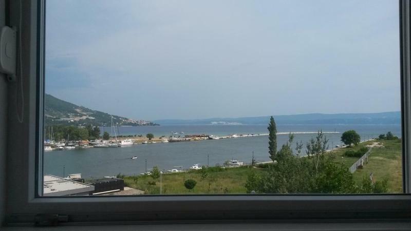 Seaview Apartment Омиш Экстерьер фото